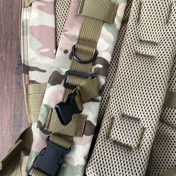 Tactical Camo Backpack - Picture 4 of 10